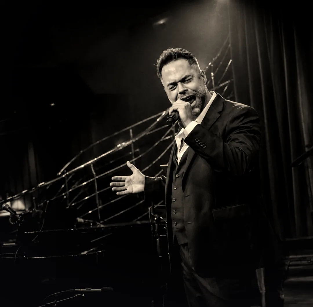 Jeroen Robben, headlining vocalist for Rhine After Dark, performing on stage